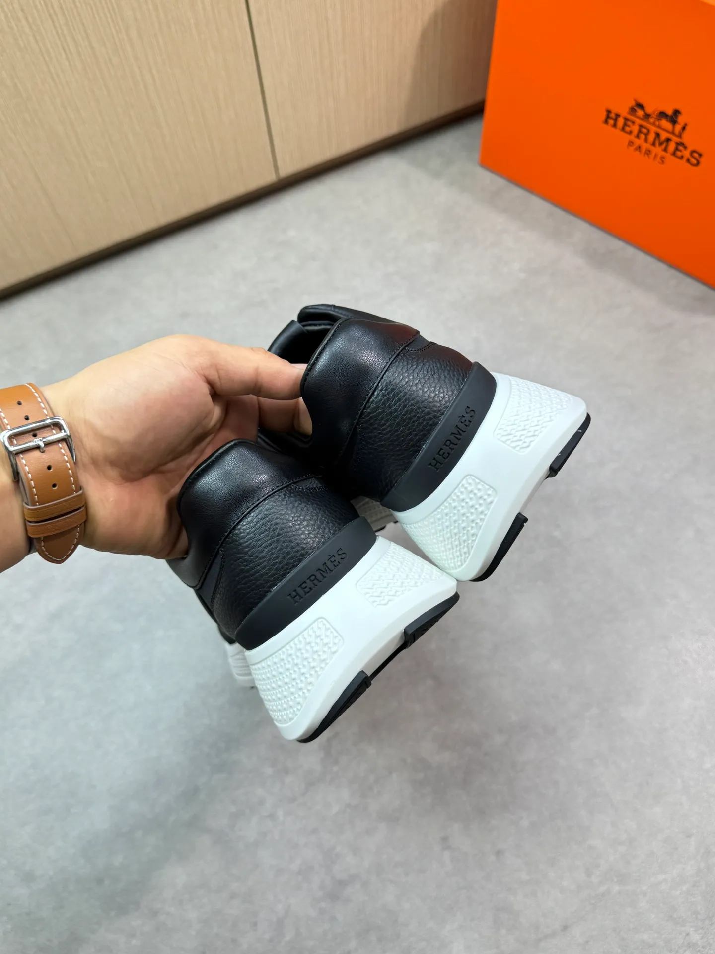 [HERMES] Hermès men's shoes 💰520💰 - high-end quality original items 🔍🔍🔍 casual sports shoes - upper: 🔝 pebbled calfskin, brand high mercerized canvas, body sewn with brand ´H´ totem, tongue brand logo cloth label - lining: water-dyed cowhide -Outsole: Ultra-light T men's shoes 💰U foam·rubber; two-color molded outsole -Ultra-high quality control·Fine workmanship: highlighted (high-end·luxury·grade) -Size: 39-44 (38, 45, can be customized)
